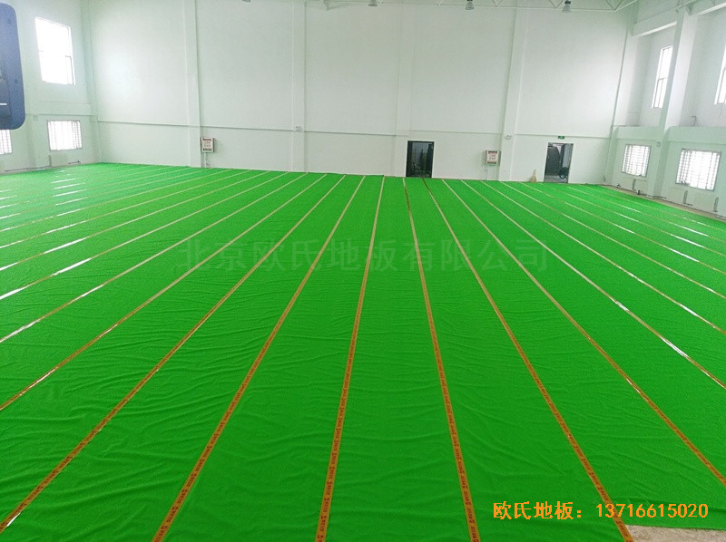 新疆克拉瑪依消防大隊(duì)籃球館運(yùn)動(dòng)木地板安裝案例3