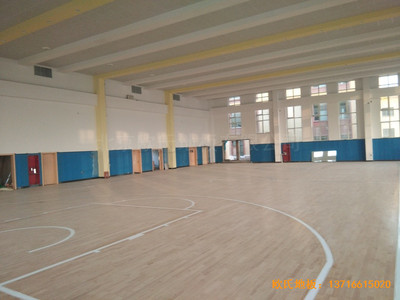 山東李滄徐水路小學(xué)籃球館體育地板安裝案例
