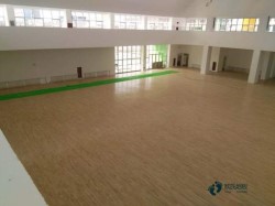 松木舞臺(tái)運(yùn)動(dòng)場(chǎng)地木地板較好的