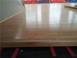 實(shí)木運(yùn)動場木地板如何保潔